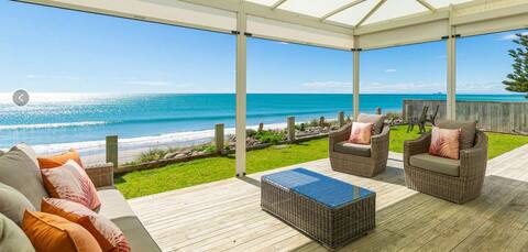 Absolute beachfront holiday home in Pukehina