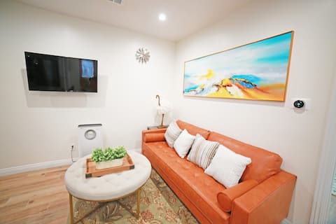 Stylish 2BR Retreat w/ Full Kitchen & Laundry