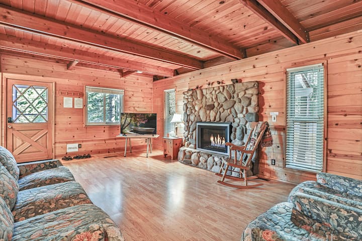 Quiet 3 Bedroom Cabin For 6 People - South Lake Tahoe