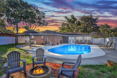 Blue Oasis Home private pool, patio and gazebo