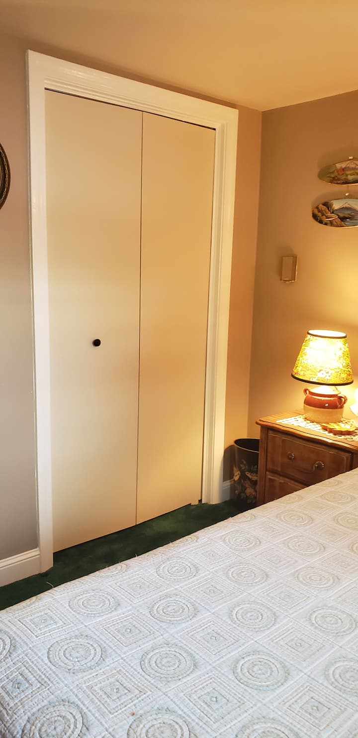 El tercer dormitorio tiene un vestidor. 