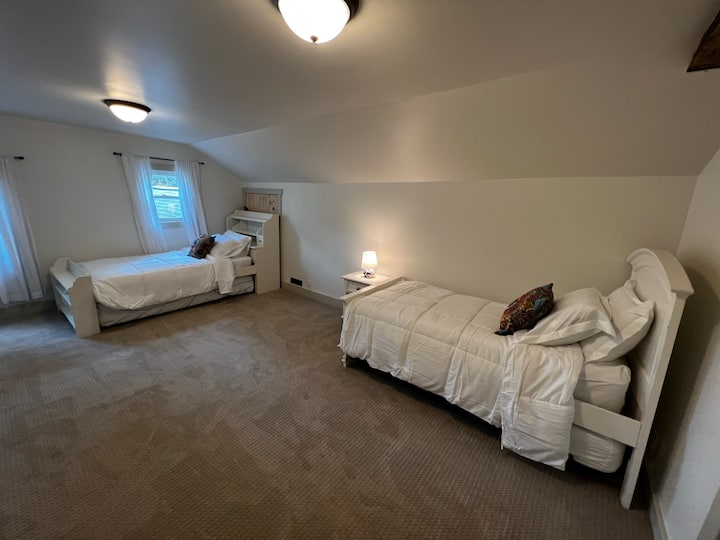 Twin საძინებელი Trundles-ით