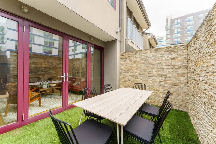 Farrah – Designer, Three Bedroom Carlton Residence gallery image 3