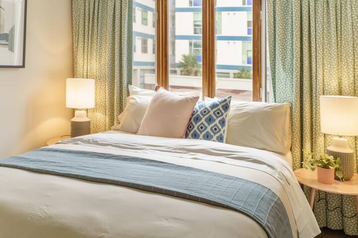 Farrah – Designer, Three Bedroom Carlton Residence gallery image 5