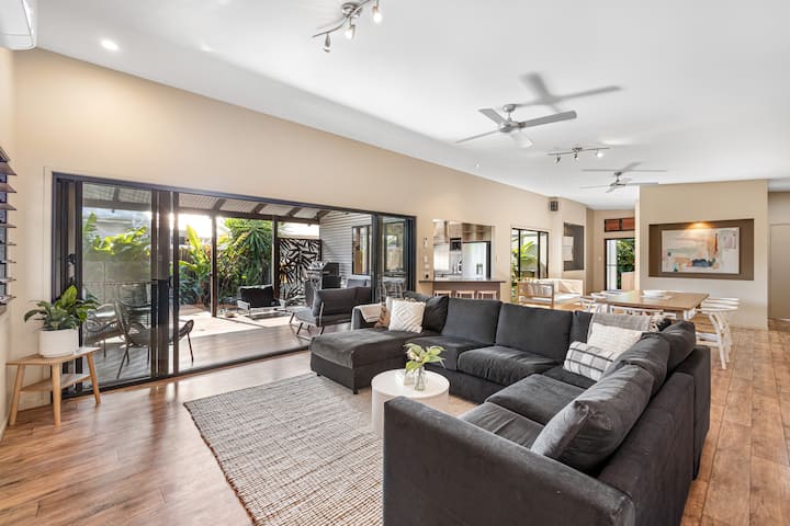 Mudjimba Escape-pet Friendly, Luxury Villa W/ Pool - Sunshine Coast Airport