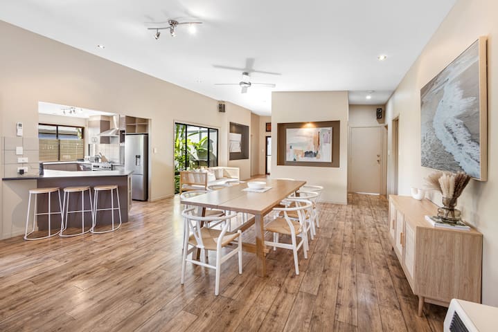 Mudjimba Escape-pet friendly, luxury villa w/ pool