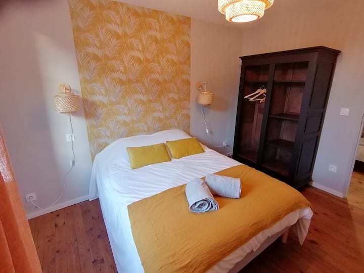 Chambre n° 3 Ugni Blanc ( suite familiale avec un lit en 140 cm et 2 lits superposés dans une autre pièce séparée)