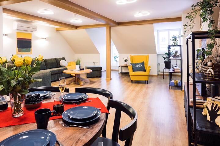 Rothko Apt/9 guests/Self check-in/4 BR/Old Town gallery image 2