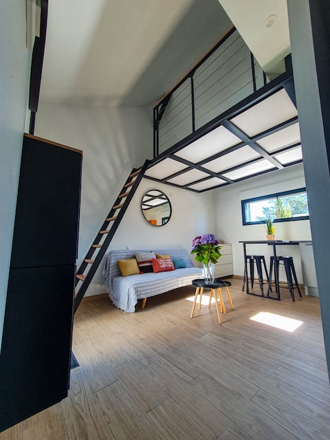 BRAND NEW QUIET STUDIO BETWEEN LAND AND SEA
