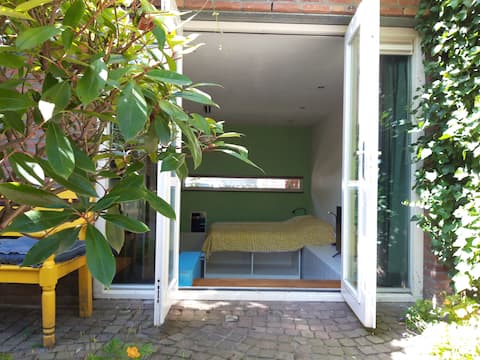 knusse tuinstudio, privé ingang, rustig in centrum