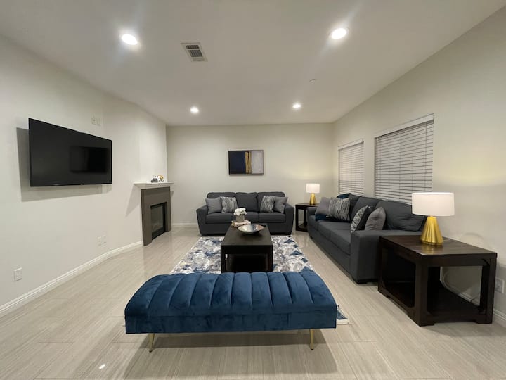 *New* Luxury Disneyland Vacation W/ Game Room - Costa Mesa