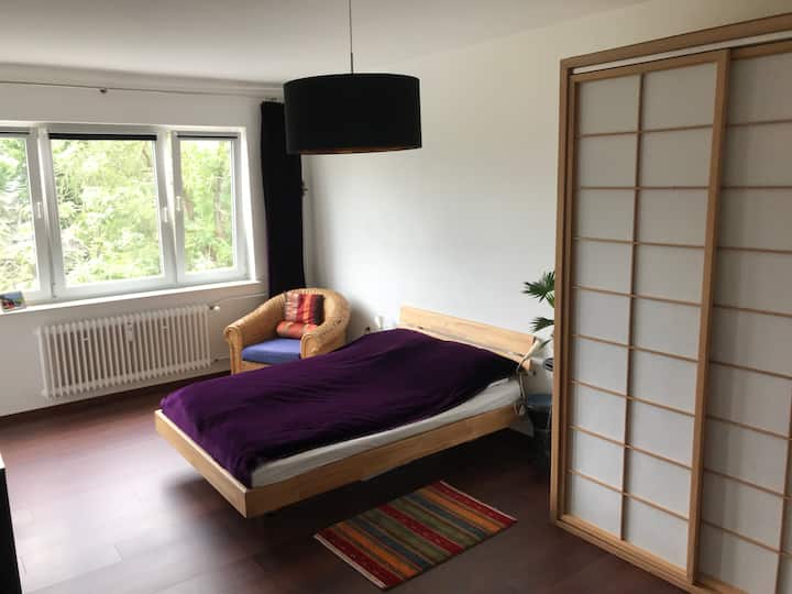 Schöne Ruhige 2 Zimmer Wohnung Mit Kleinem Balkon - برلين