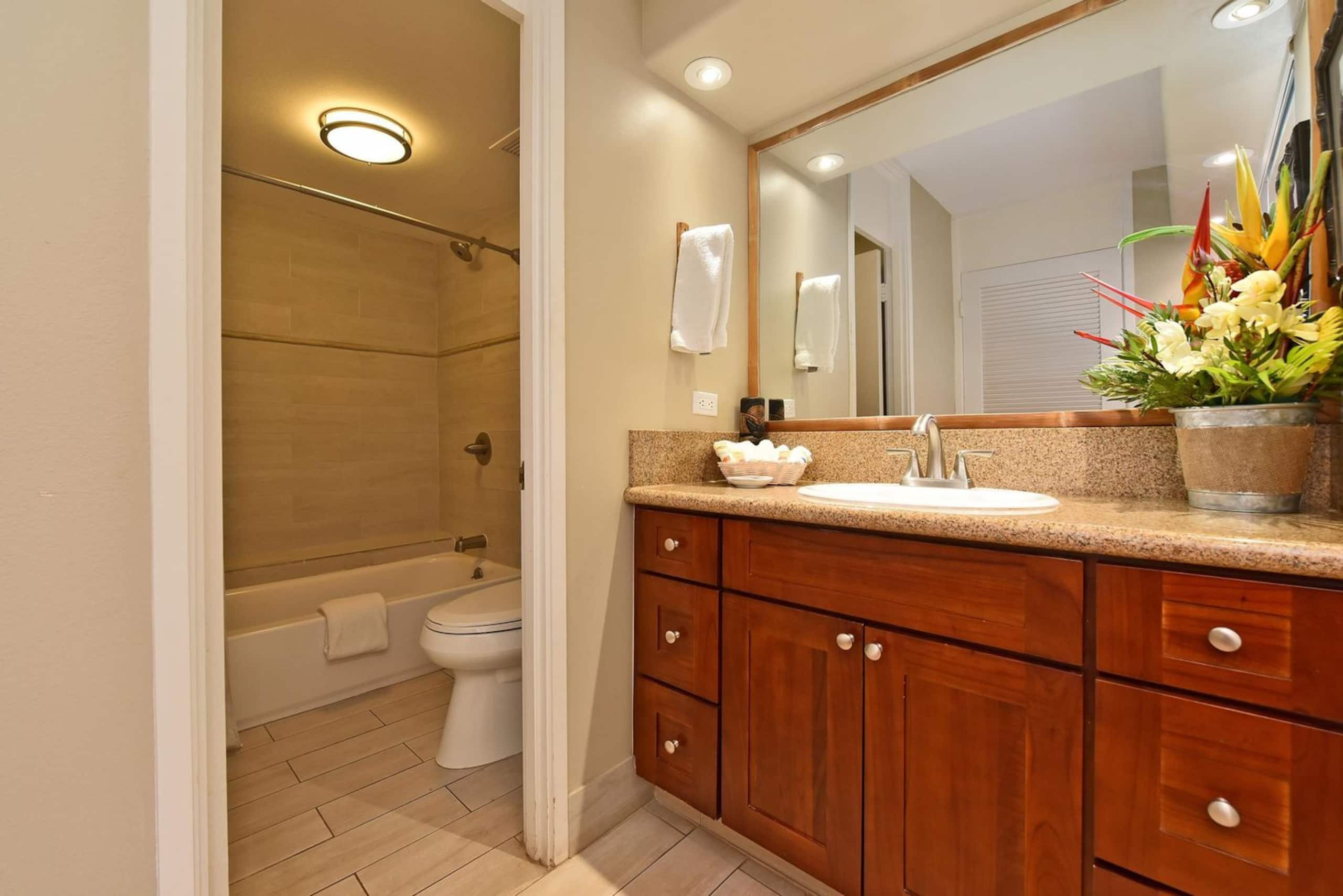 Resort in Lahaina · ★4.92 · Studio · 1 bed · 1 private bath - Image 9