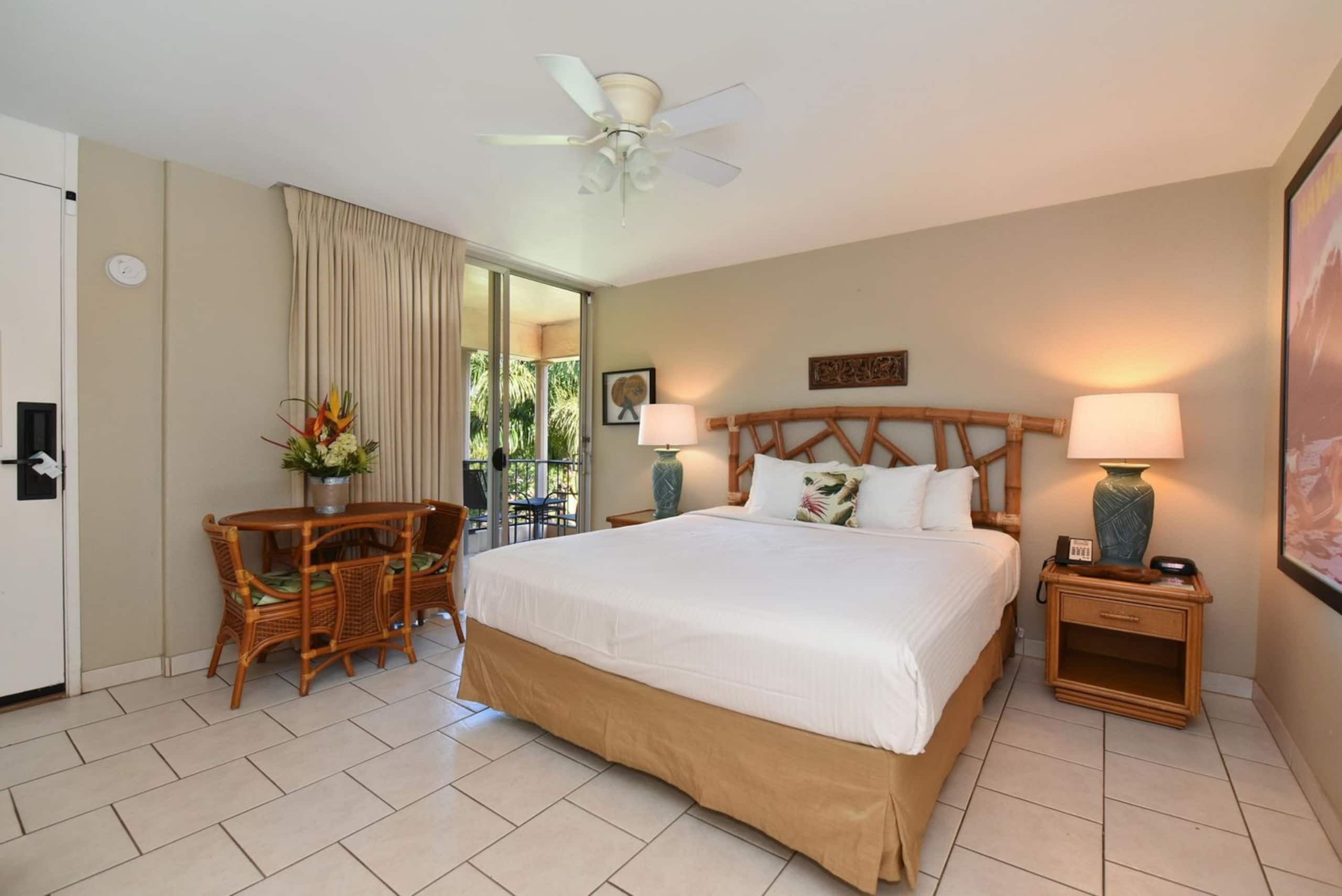 Resort in Lahaina · ★4.92 · Studio · 1 bed · 1 private bath - Image 25