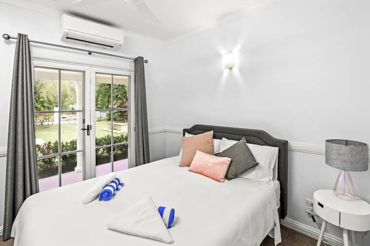 Bedroom 4 with Queen size bed