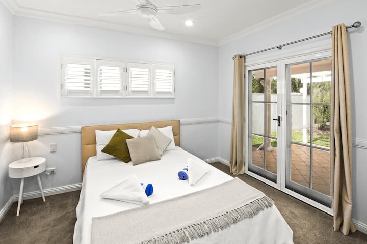 Bedroom 3 with queen size bed, WIR & ensuite