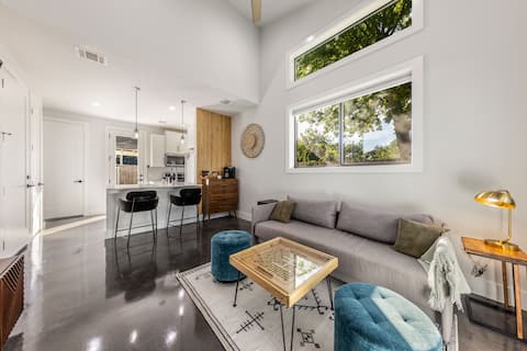 Top Airbnb: Entire House in North Central Austin - 2b/2.5bath in Highland