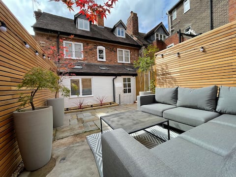 Successful Airbnb property: Three bed Georgian house in historic town centre in Shrewsbury