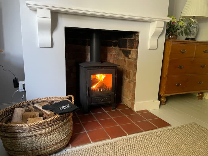 Charming  Country Cottage In Quiet Rural Setting - Bedfordshire