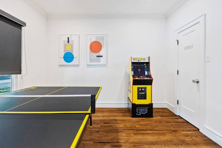 Luxury Pool Home ✔️ Sleeps 10 ✔️Games Room ✔️ Ultra Fast WiFi ✔️Sanitized gallery image 4