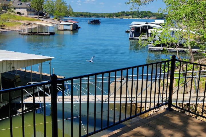 *Boatslip incl* Wakeup on the water. Couples oasis