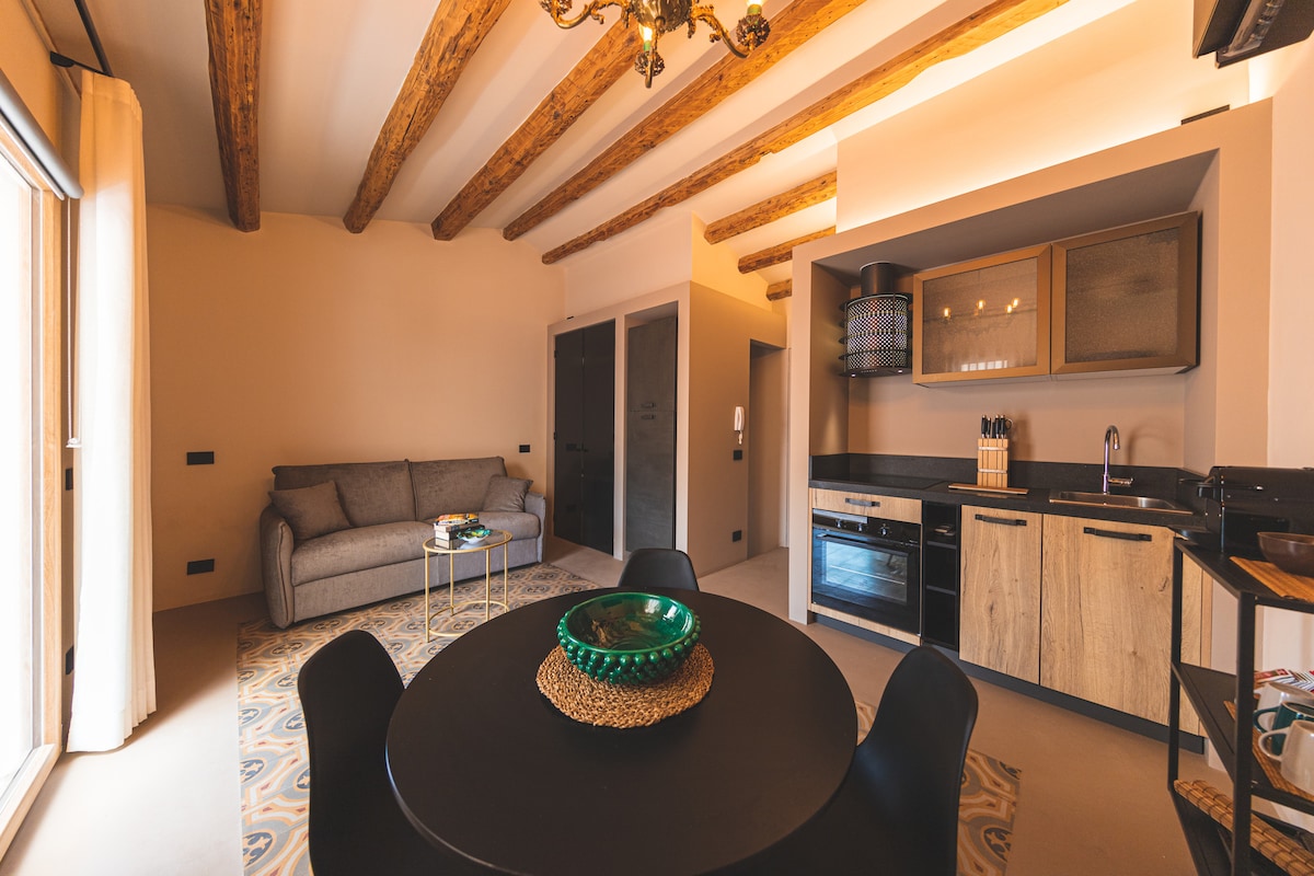 Top Airbnb: Triskelis Luxury Suite 46 in Cefalù