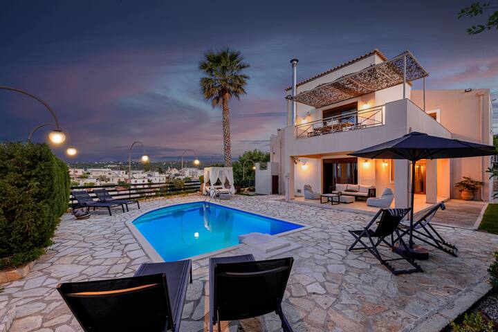 Beautiful artistic villa! 1km to the beach!