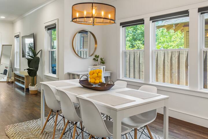 Modern Luxury Home – Heated Pool – Sleeps 10 gallery image 5