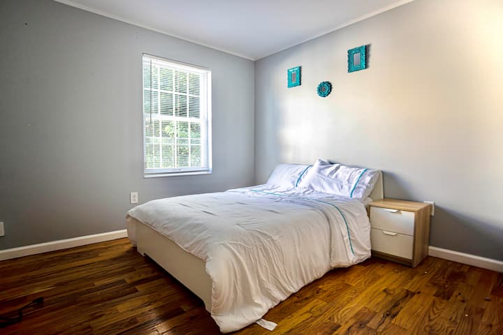 ห้องนอนที่ 2 เตียงควีนไซส์