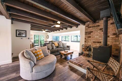 2 Cabins: King Bed/Hot Tub/Sauna/Rec Room