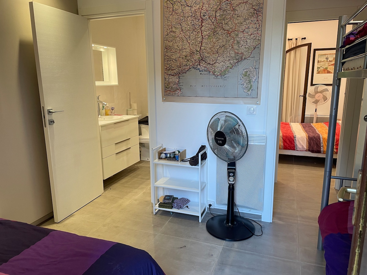 Children's bedroom and double bedroom in the back right, separated by a full shower room