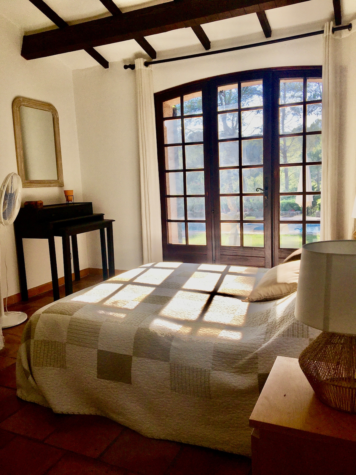 Ground floor, pool bedroom