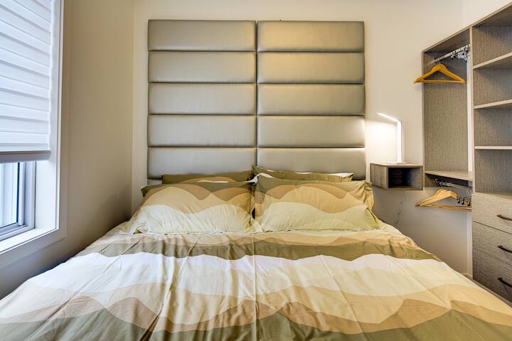 Walk Score 96 | King | 65” TV | W/D | AC gallery image 4