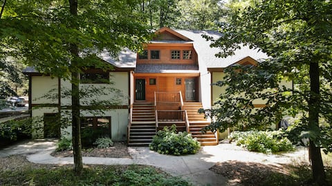 NEWLY renovated!Across from Disciples 8 chairlift.