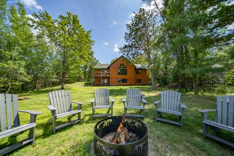 Horseshoe Lake | Beachfront | Kayaks+Paddle Boards