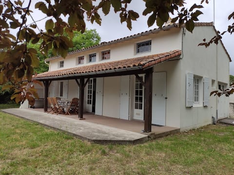 House in Mornac-Sur-Seudre with large garden