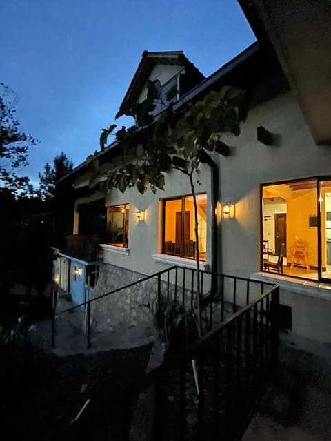 The Writer's House "Senderos"