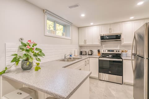 Popular Airbnb listing: Cozy Studio Apartment in Mississauga - SQ1 area in Mississauga