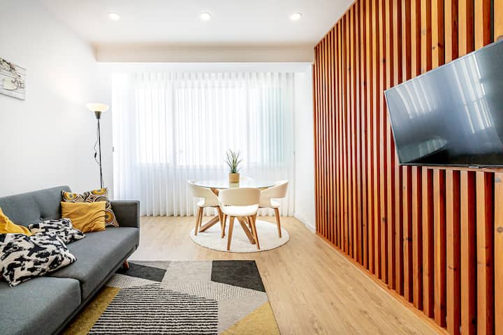 Two Br Apt W/balcony Near Train To Lisbon Center - Rio de Mouro