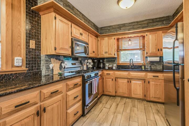 5 Br Craftsman Charmer..walk to St Anthony Village gallery image 2