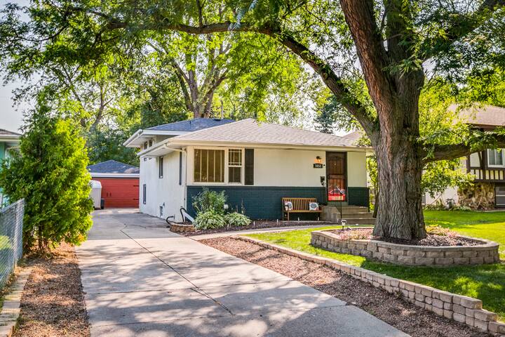 5 Br Craftsman Charmer..walk to St Anthony Village gallery image 5