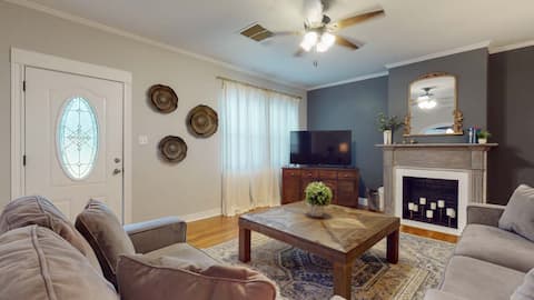 Spacious 3 Bedroom, 2 bathroom home with parking.