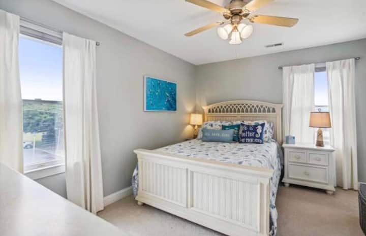 Top floor queen master. Each room has sound machines, touch sensor lamps & Roku remotes!