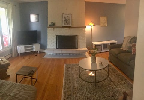 Popular Airbnb listing: The Bright Side of Hazelholme. in Rockingham