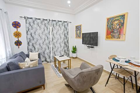 Luxury One Bedroom/ king Bed/WI-FI /Senegambia