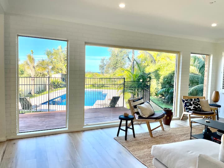 Beachfront Five Bedroom Home With Pool And Views - Long Beach
