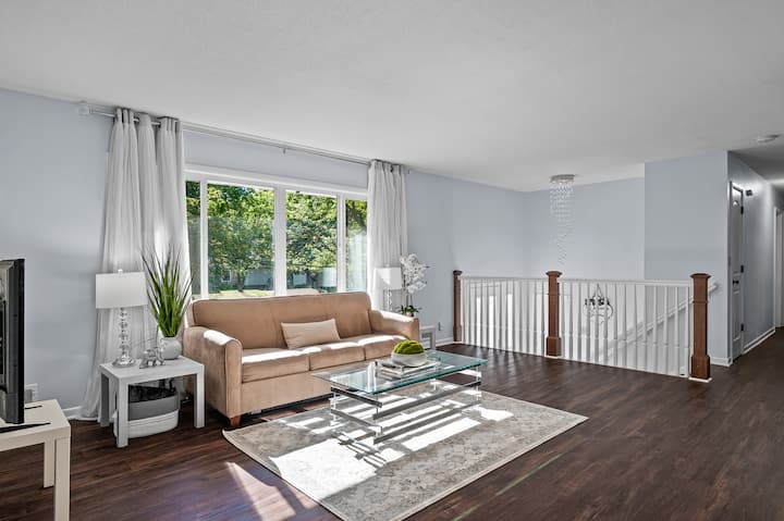 Room For Everyone! Beautiful Home! Fully Stocked. - 플리머스