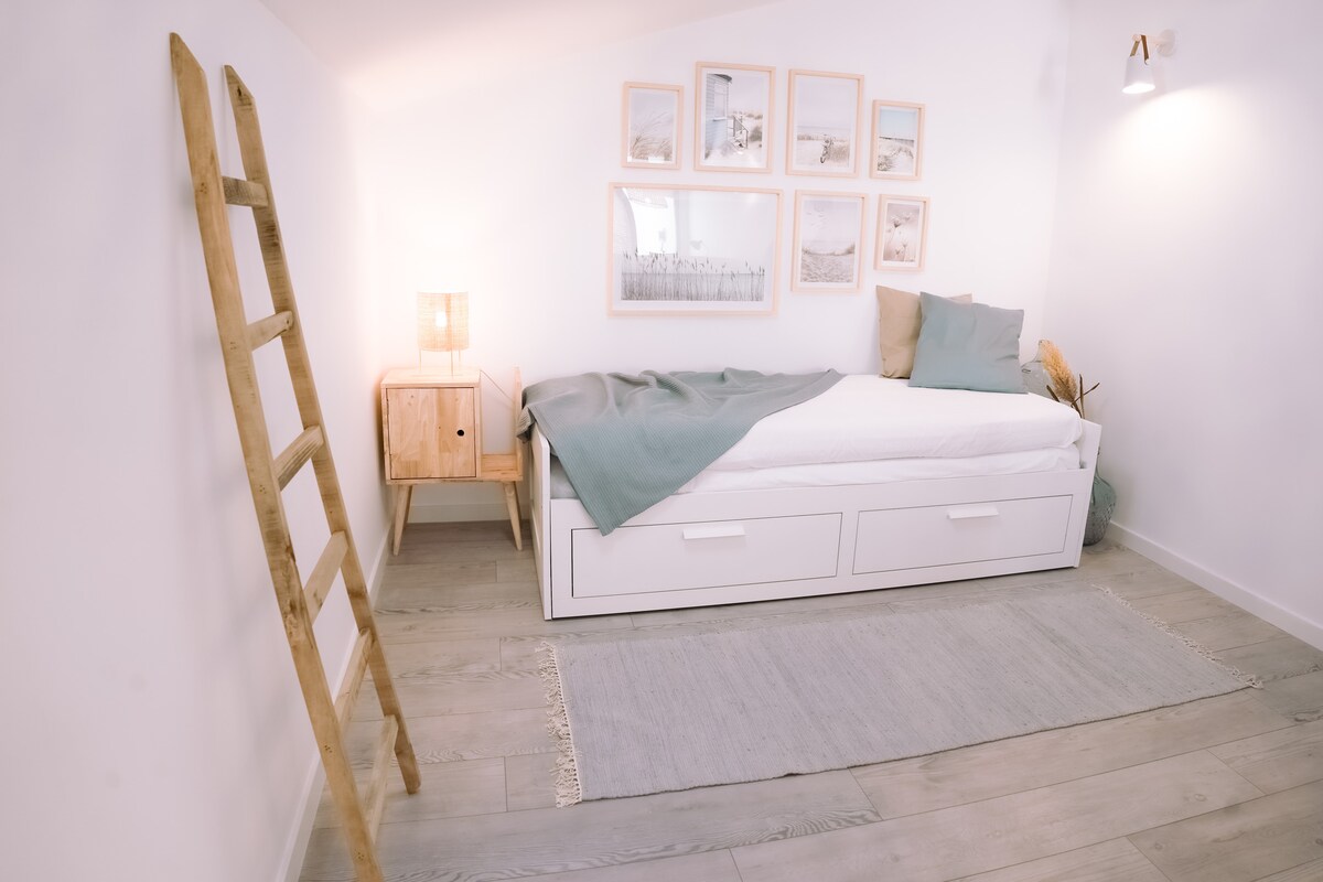 ￥ TICO YENYE KITANDA KINACHOWEZA KUPANULIWA MARA MBILI · KITANDA CHA KIPEKEE CHA PEENTHOUSE MARA MBILI