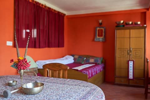 Pvt. Living floor in the house of a Newarian family