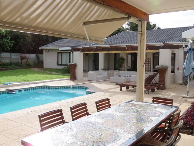 Homely and Cheerful 4-Bedroom Villa with a Pool gallery image 5